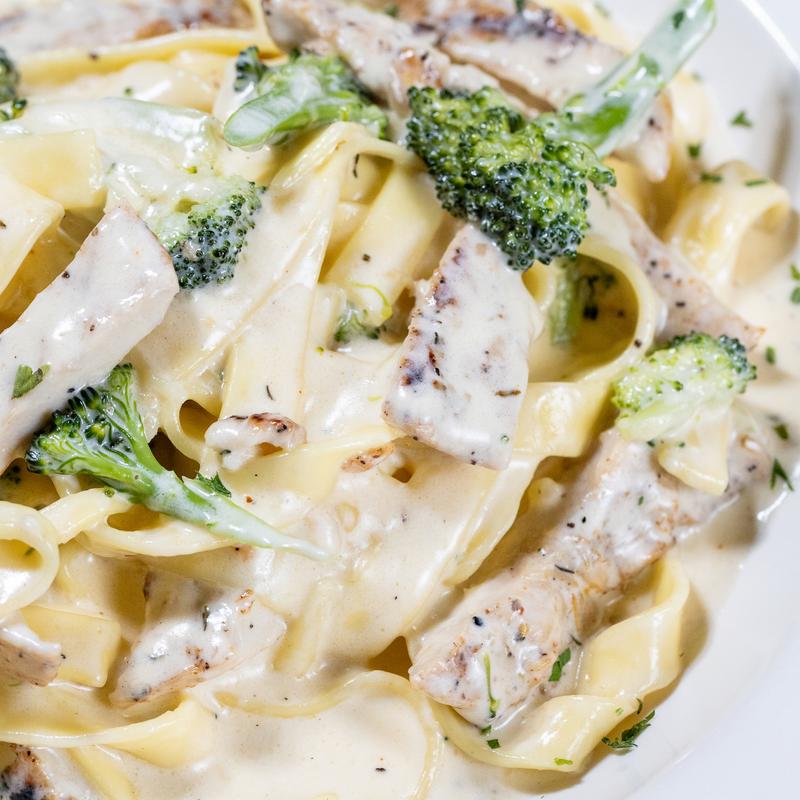 menu item 26 of 28, Chicken Broccoli Alfredo