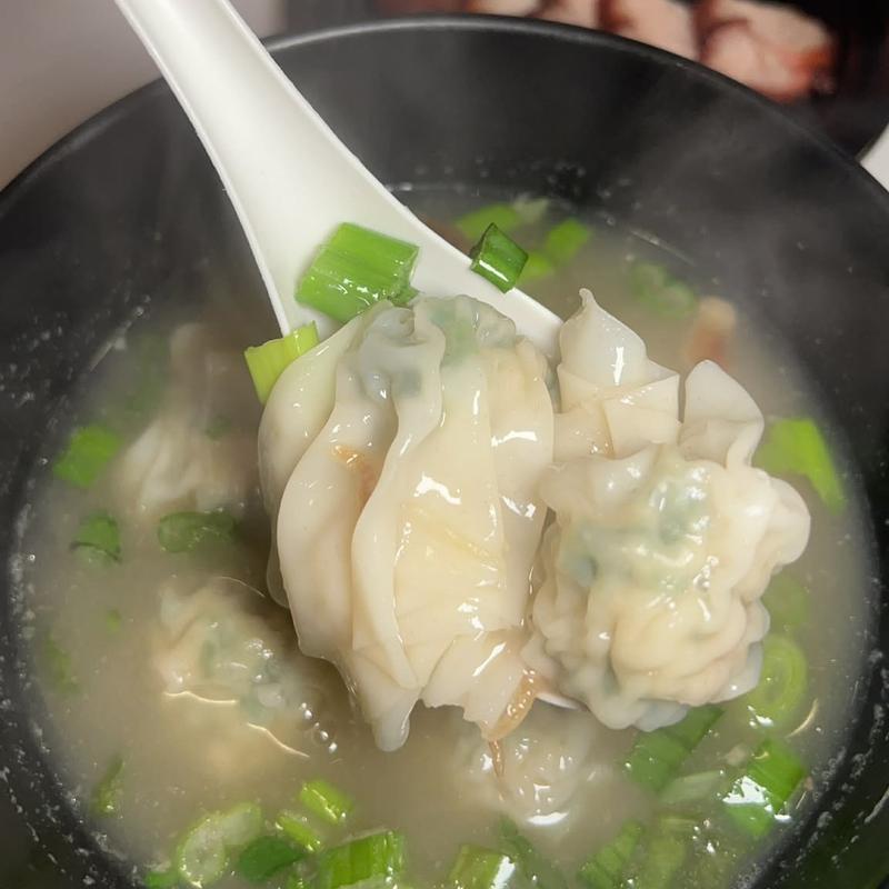R8 Pork Shrimp Wonton Soup w Pork Belly Char Siu photo