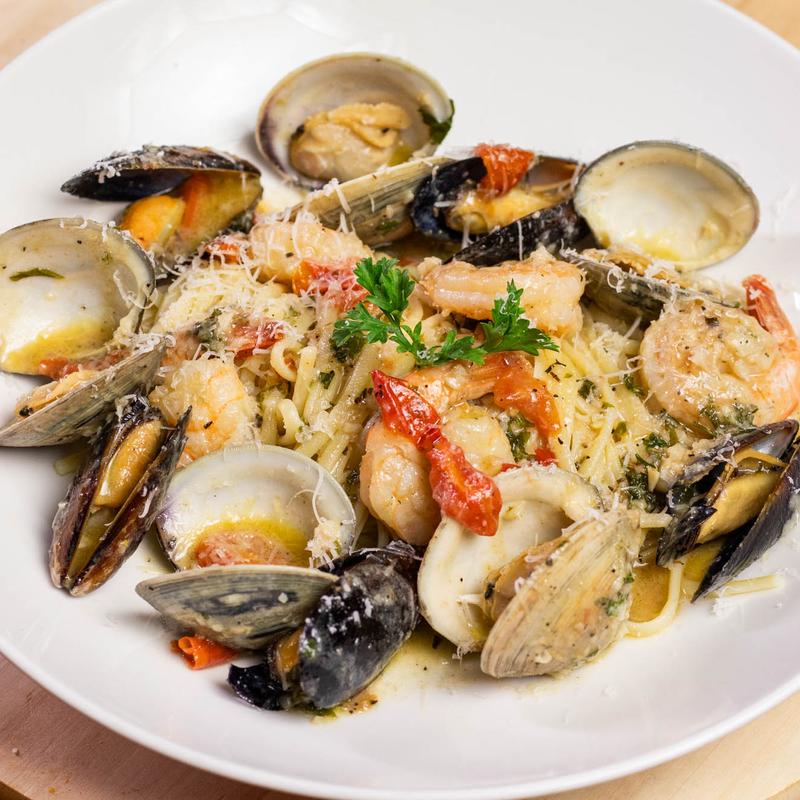 Linguine al profumo di mare photo