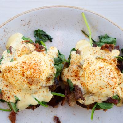 Eggs Florentine topped with Hollandaise sauce and paprika powder.