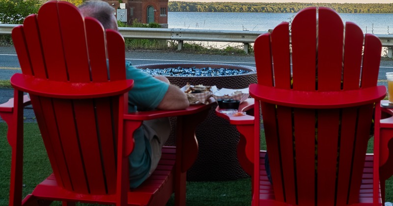Exterior, patio, armchairs, with look to the water