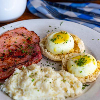 Eggs Benedict, Grits, Ham