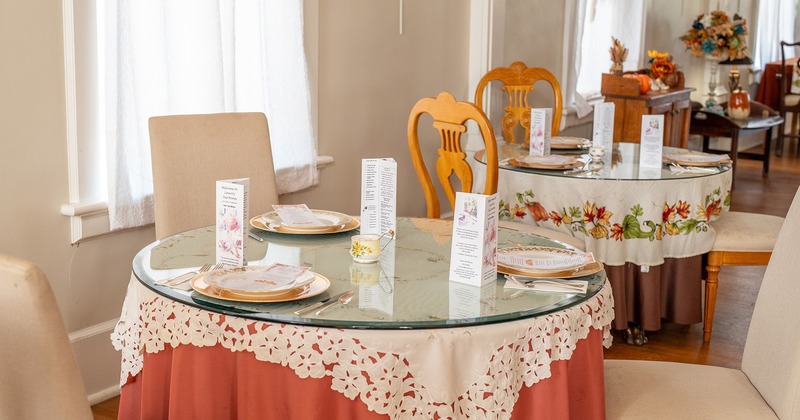 Nicely done set dining tables