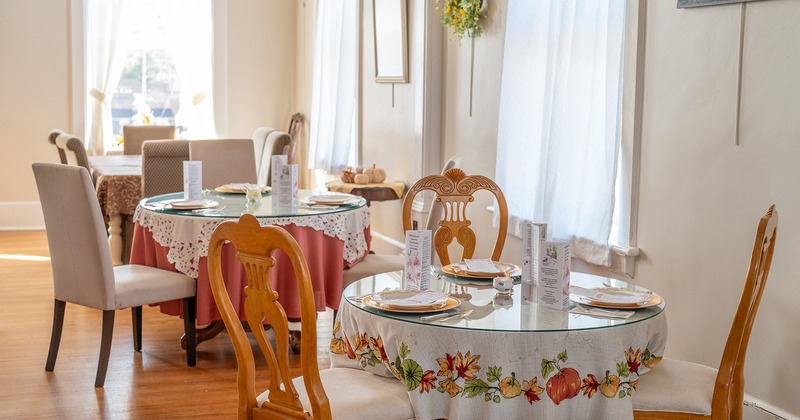 Cozy dining area with nicely done set tables