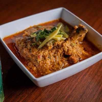 Goat curry, slow cooked with ginger, garlic, spices, with tomato and onion gravy.