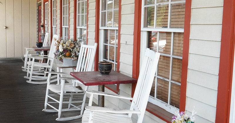 Exterior, tables and rocking chairs