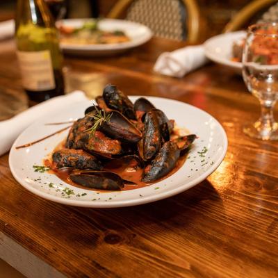 Mussels in marinara.
