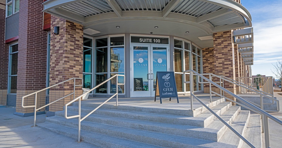 Neighborhood bar & Lounge