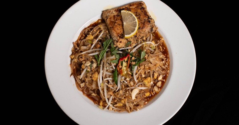 Salmon pad Thai