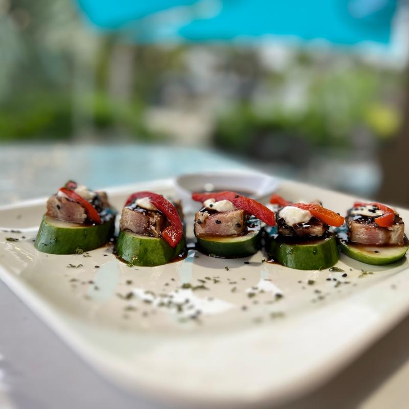 Sesame tuna on cucumber photo