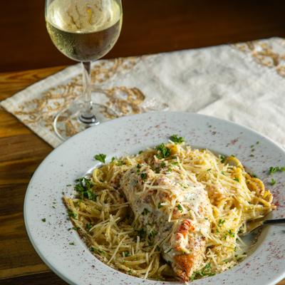 Redfish pasta served with white wine.