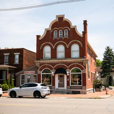 Restaurant building outside.