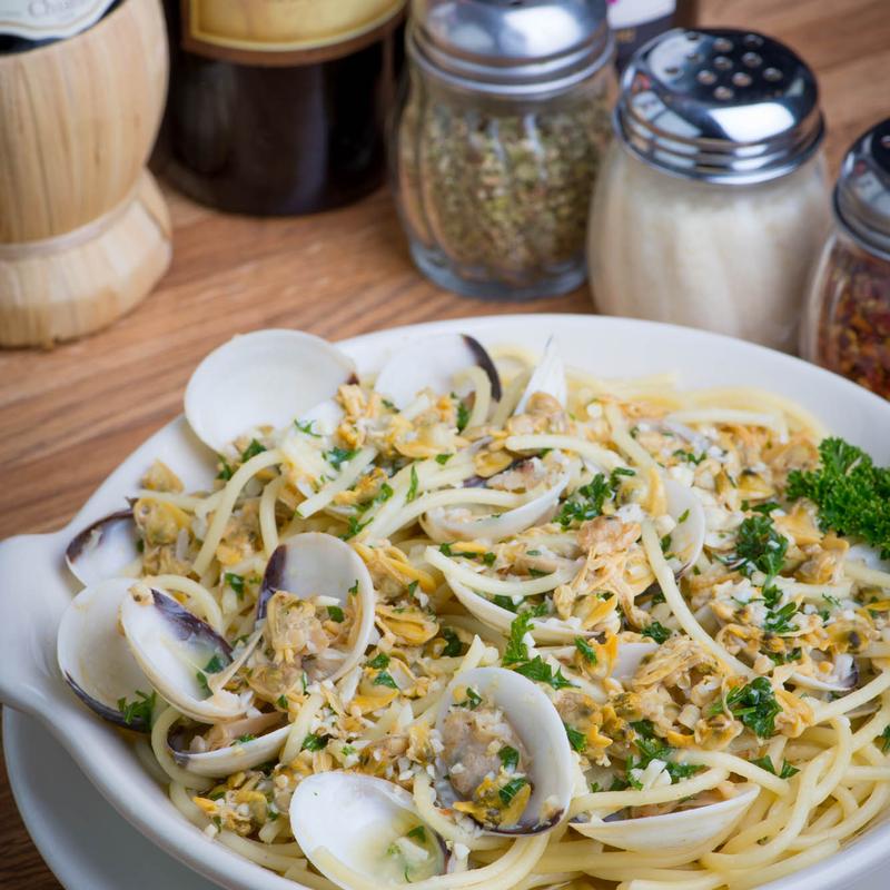 (bold)Spaghetti with Clams (White Wine Garlic Sauce)(/bold) photo