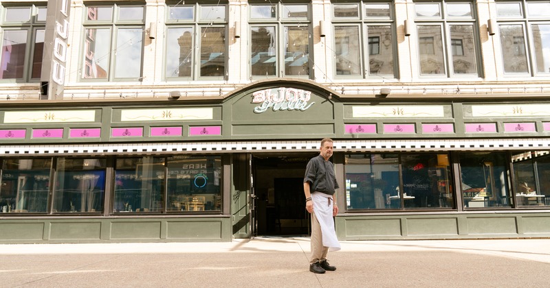 Chef in front of the Bijou