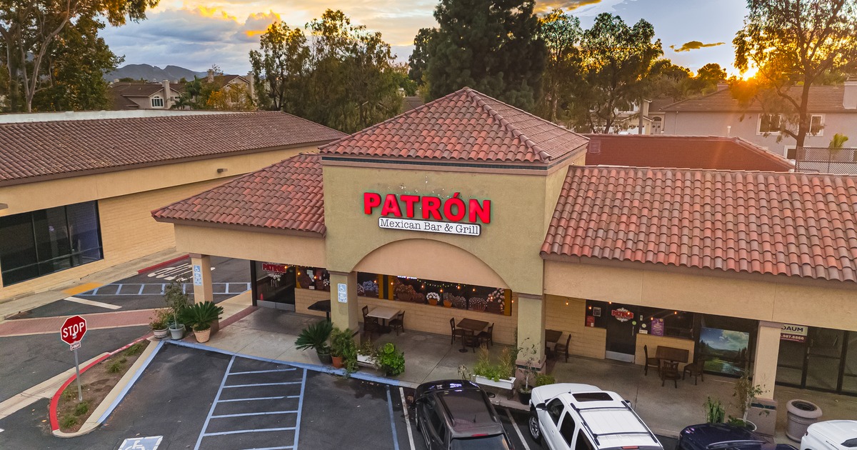 Exterior, restaurant, parking lot, entrance, sign, aerial view