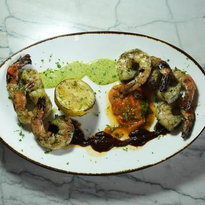 Grilled shrimp with sauces.