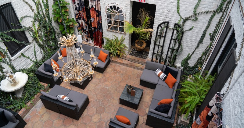 Exterior seating space