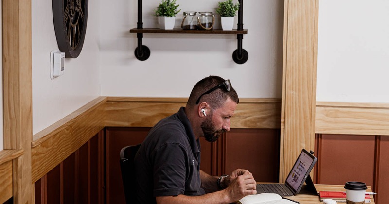 Owner, table, chairs