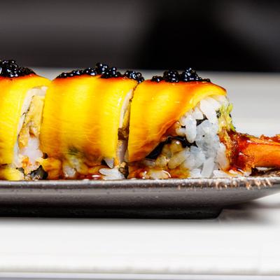 Ichiban Roll featuring shrimp tempura, mango slices and tobiko.