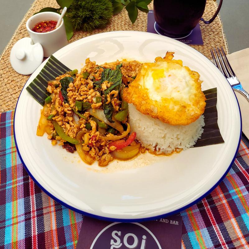 Kra Pao Gai Kai Daw photo