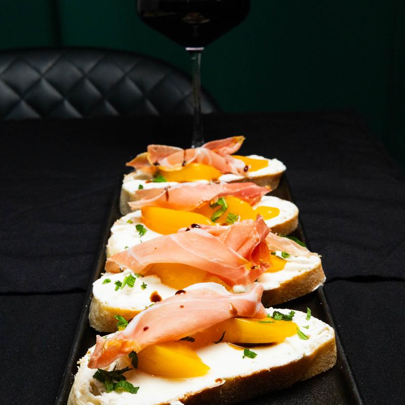 Crostini Di Pesche e Prosciutto photo