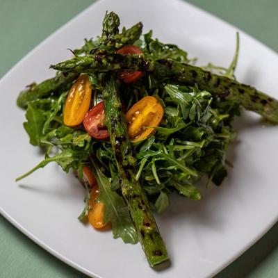 grilled asparagus, rucola, cherry tomatoes and truffle oil.