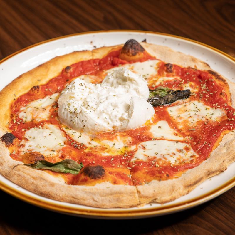 Pizza Formaggio Burrata photo