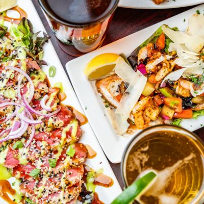 Seared Ahi Tuna and Bruschetta, accompanied with drinks.