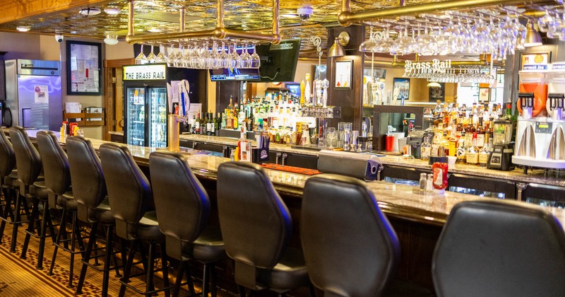 Bar with the mirror of the drink shelf, chairs