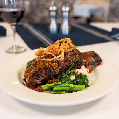 Braised Shortribs topped woth fried onion strings, served with amshed potatoes and broccolini.