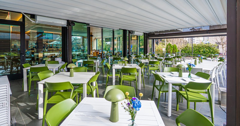 Spacious, modern and cozy enclosed patio