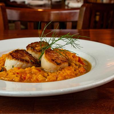 Grilled fish and sauce with vegetables