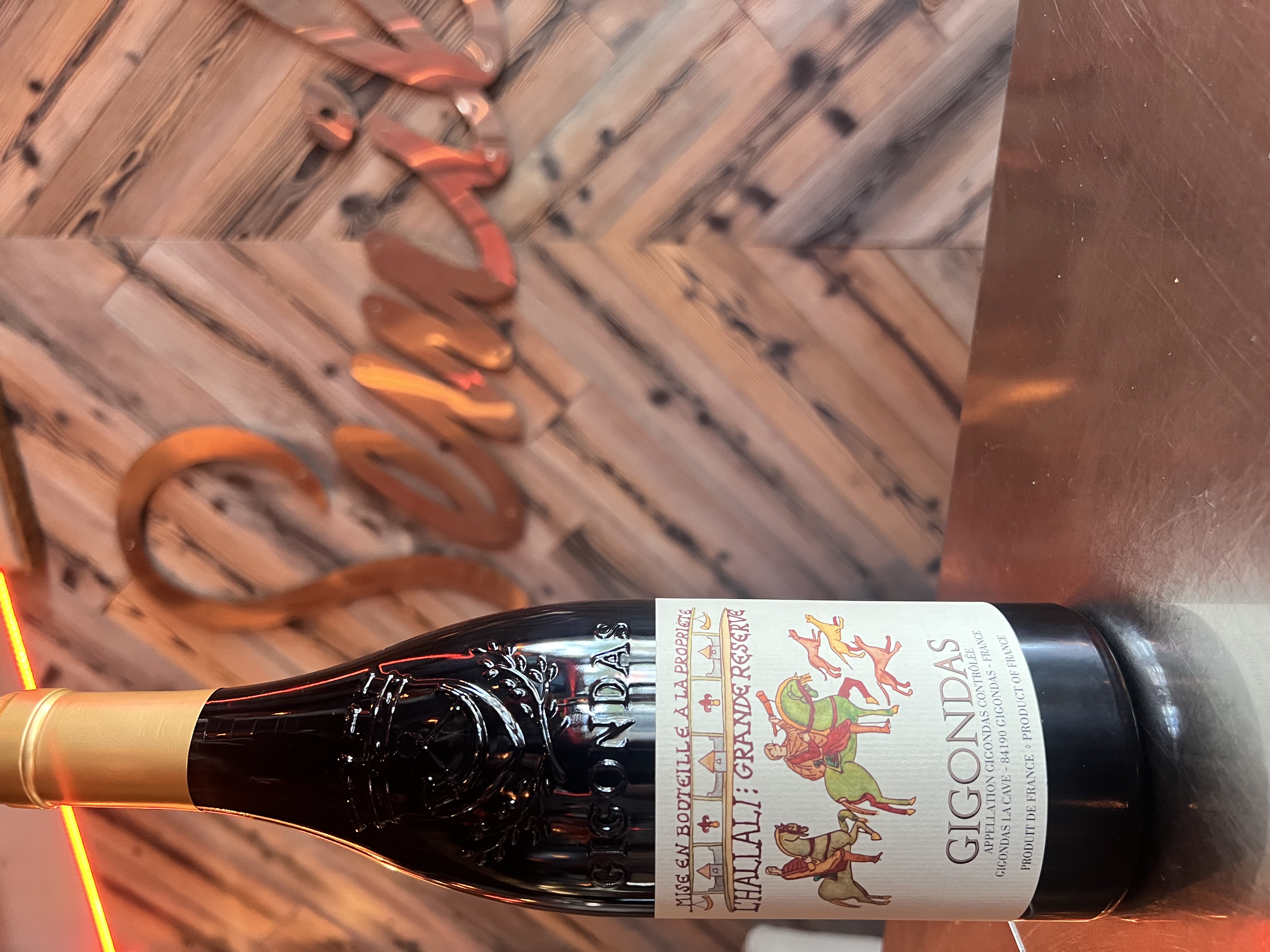 Gigondas, L’Hallali Grande Reserve, 65% Grenache, Syrah, Mourvèdre, Cinsault. photo