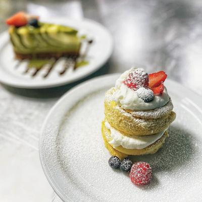 Dessert Cake plates.