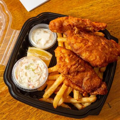 Fried chicken with fries and dips