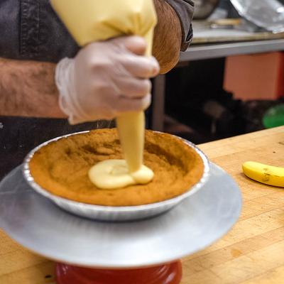 Making banana creme pie