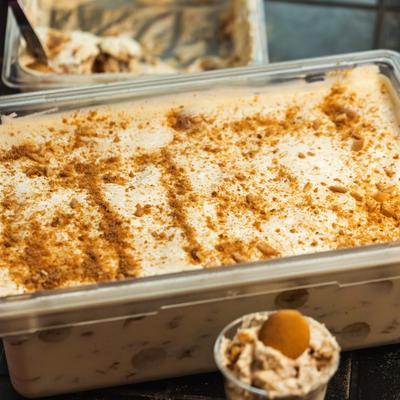 A tub with banana pudding.