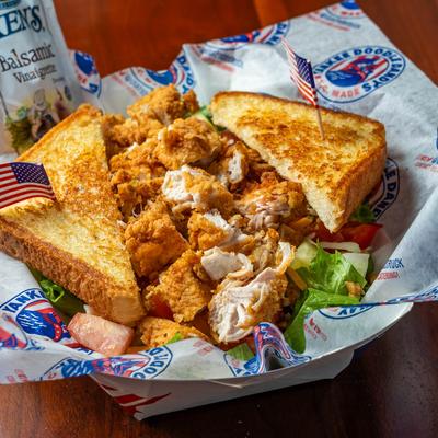 Fried chicken salad and toast.