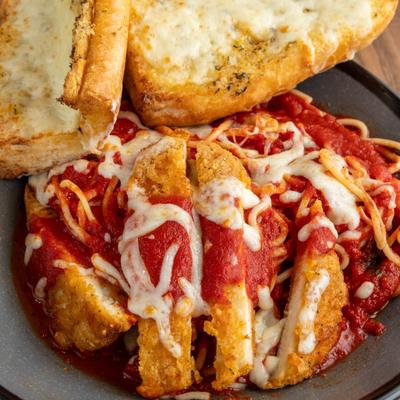 Chicken Parmesan with two pieces of cheesy garlic bread.