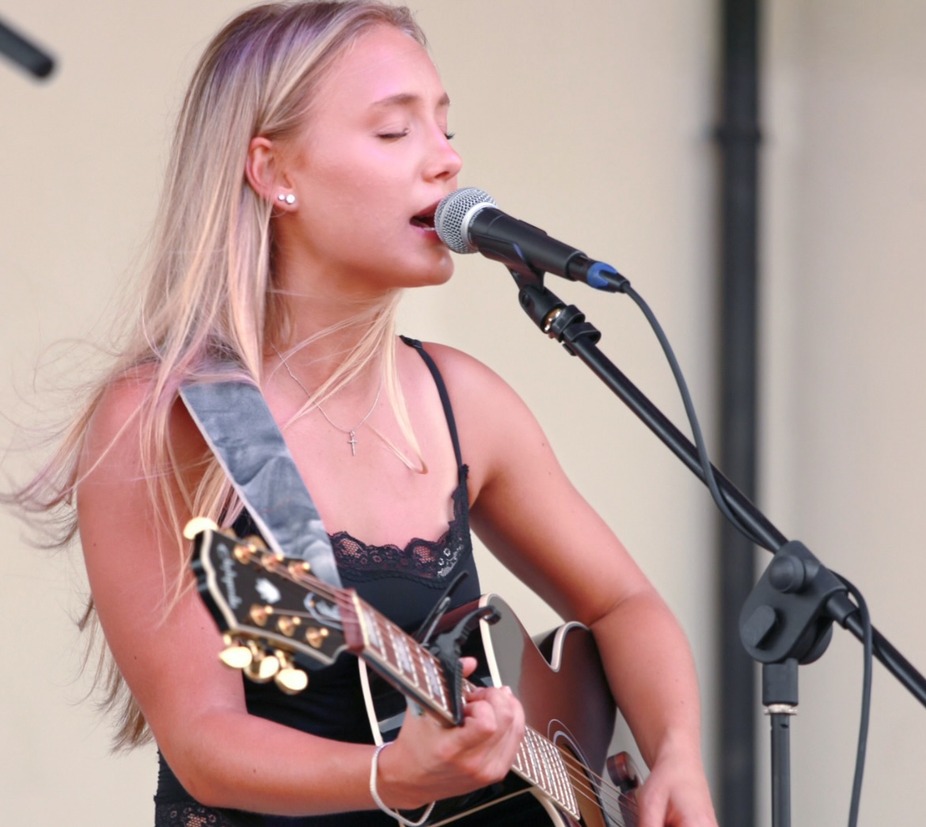 Zoe Allan event photo