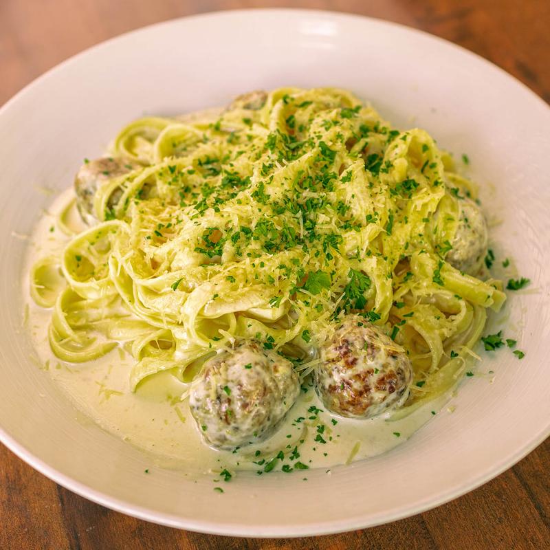 Fettuccine Con Polpette photo