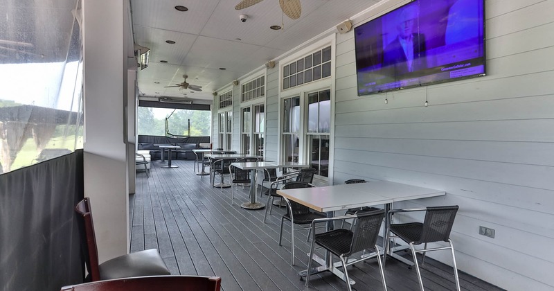 Exterior seating space