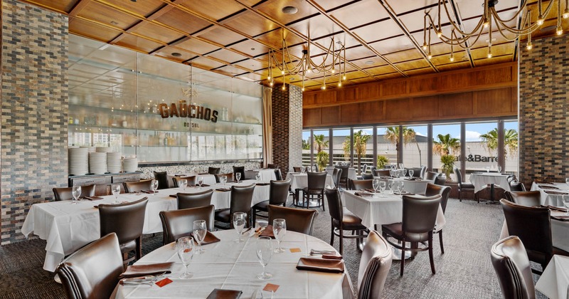 Banquet room, dining tables ready to receive guests