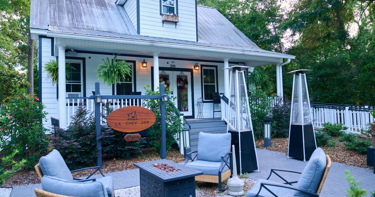 Exterior, four armchairs and tables