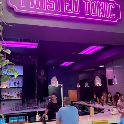 Interior with view on the bar.