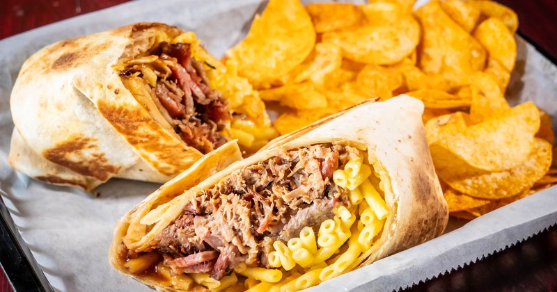 Pulled pork wrap, with mac and cheese, and a side of potato chips