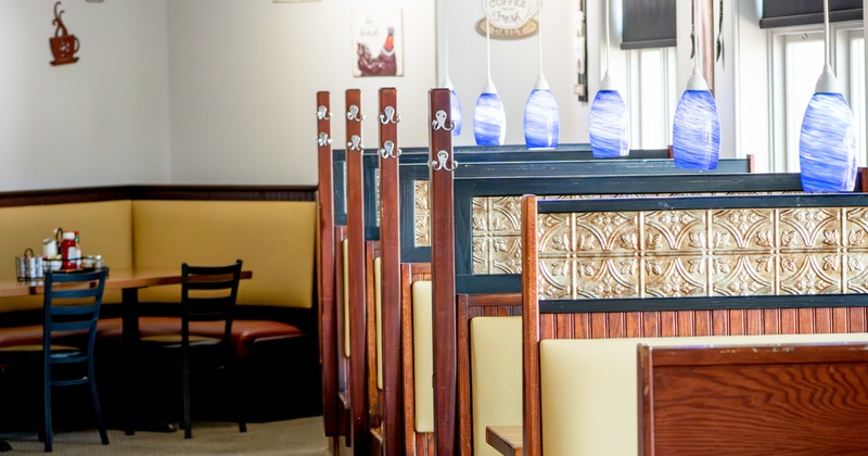 Diner area, booths by side