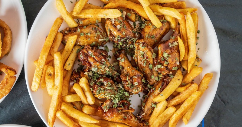 Junkyard wings with fries