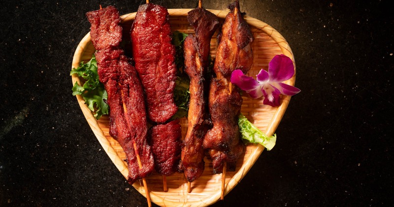 A top view of the served Beef yakitori