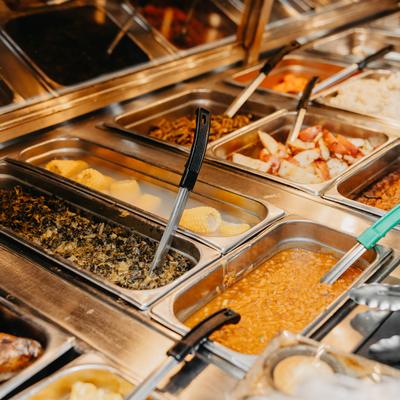 Hot buffet trays with barbecue sides